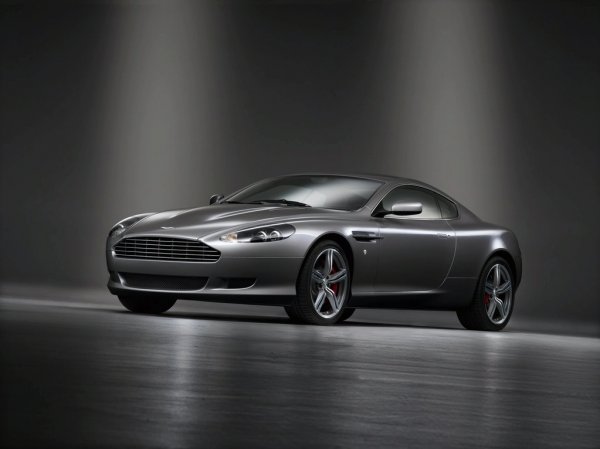 Aston Martin DB9.